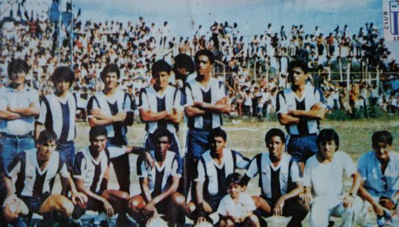 Equipo de Alianza Lima posando previo al partido con el Deportivo Pucallpa. 08 de diciembre de 1987 (Foto GEC Archivo Histórico)