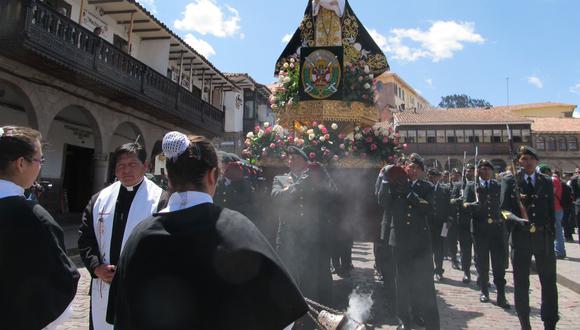 Santa Rosa sale en procesión y arzobispo de Cusco le pide que ilumine labor de la Policía (Vídeo)
