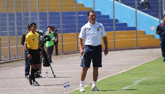 Carlos Leeb se acerca a la dirección técnica de Ayacucho FC
