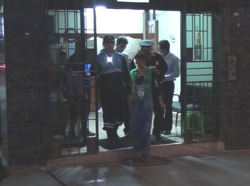 Con el cuento de leer la suerte gitana chilena roba a comerciante