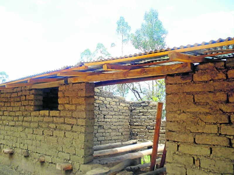 Vientos arrancan una calamina que mata a anciano