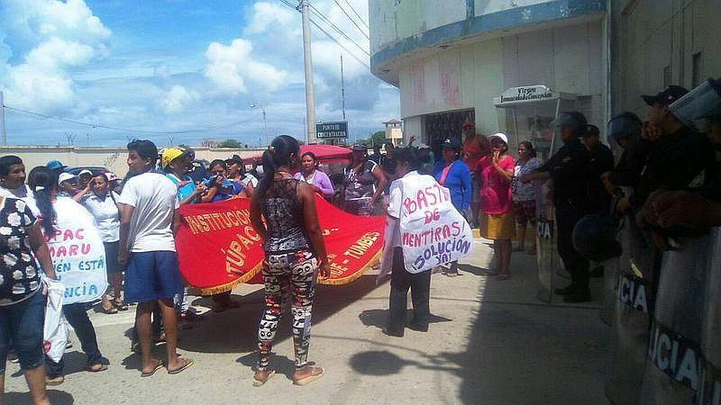 Tumbes: Docentes y padres de familia del colegio Túpac Amaru exigen la culminación de la obra