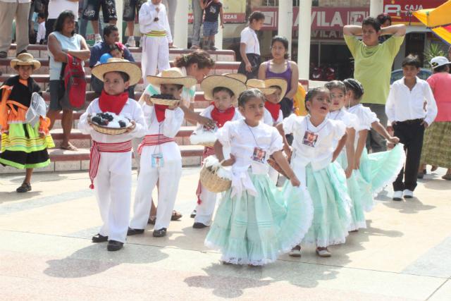 Danzas ecuatorianas hoy en el teatro municipal de Piura