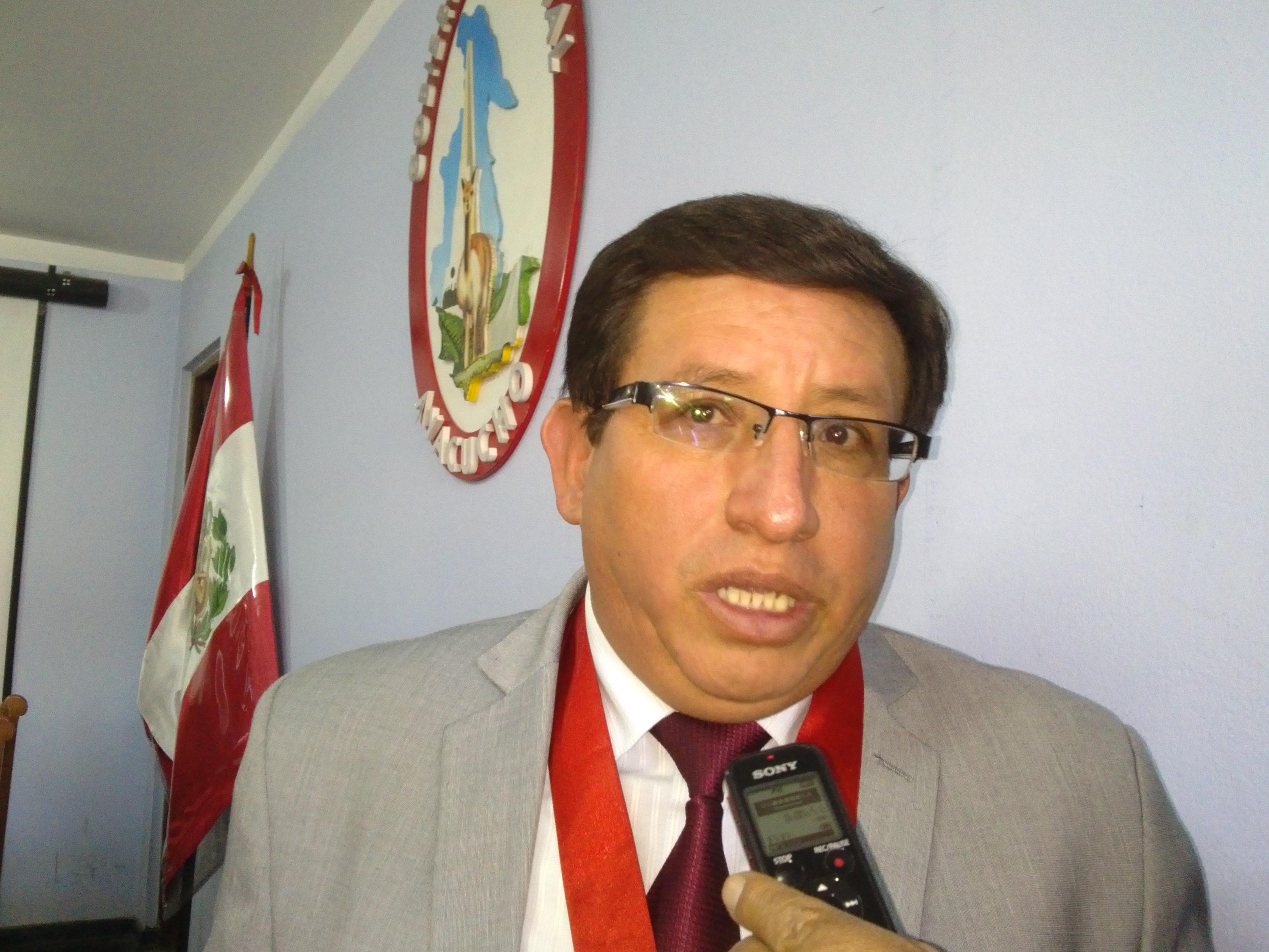 Consejero Víctor Hugo Pillaca es investigado por la OSCE por contratar con el Estado