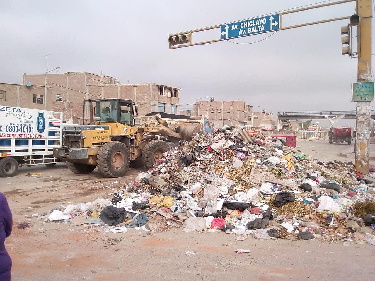 Chiclayo: Madres de familia protestan y bloquean vía por basurales acumulados (VIDEO)
