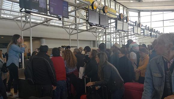Tres tacneños se encuentran varados en aeropuerto de Santiago de Chile