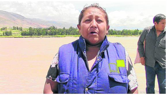 Mujer busca a su hijo que cayó al río Mantaro cuando era perseguido por sujetos