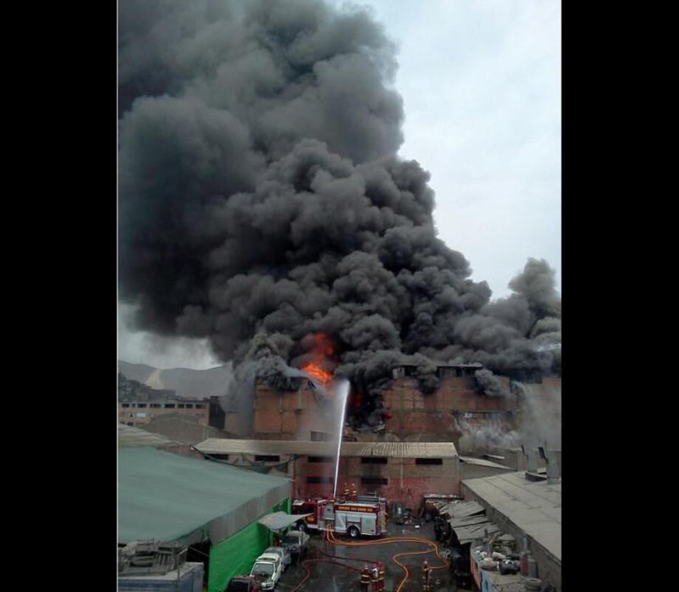 FOTOS: Bomberos lucharon por más cinco horas contra incendio de La Victoria