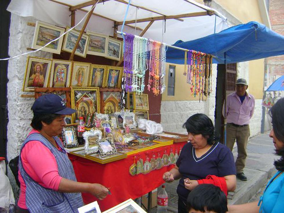 Devotos piden guía a Santa Fortunata
