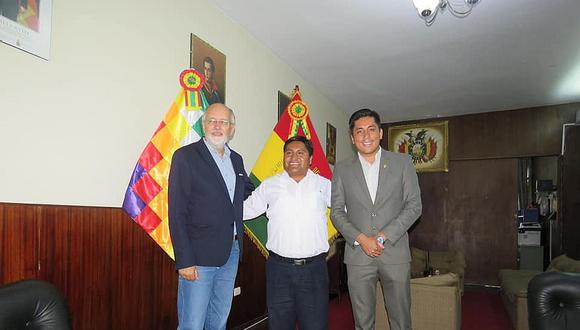 Gobernador da primeros pasos para acercarse al gobierno de Evo Morales