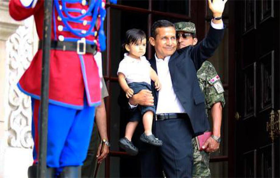 Ollanta Humala presenció cambio de guardia junto a su hijo Samin