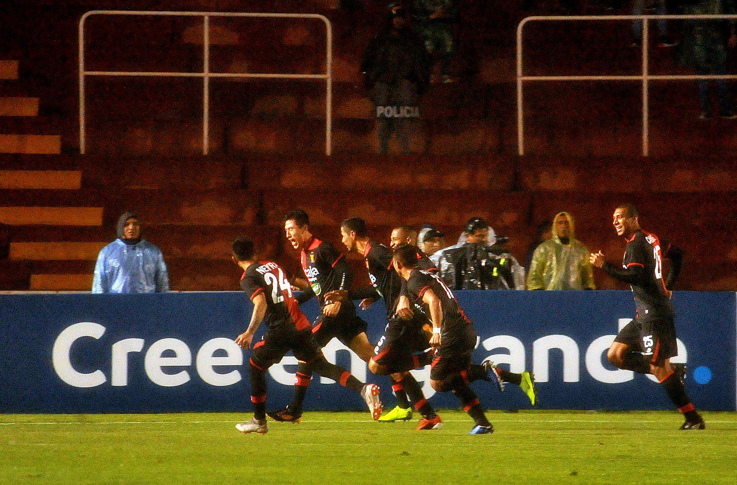 Melgar derrotó 2-0 a Caracas y sueña con la fase de grupos de la Copa Libertadores (VIDEO)