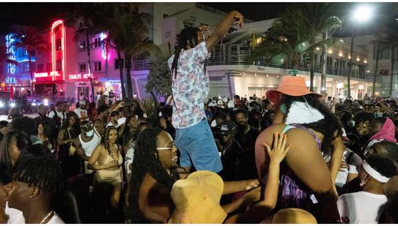 Ordenan toque de queda en Miami Beach por incontrolable multitud de turistas. (Foto: EFE)