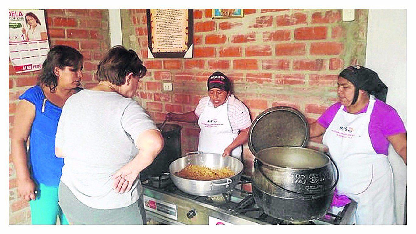 APP “invade” los comedores populares y los Club de Madres