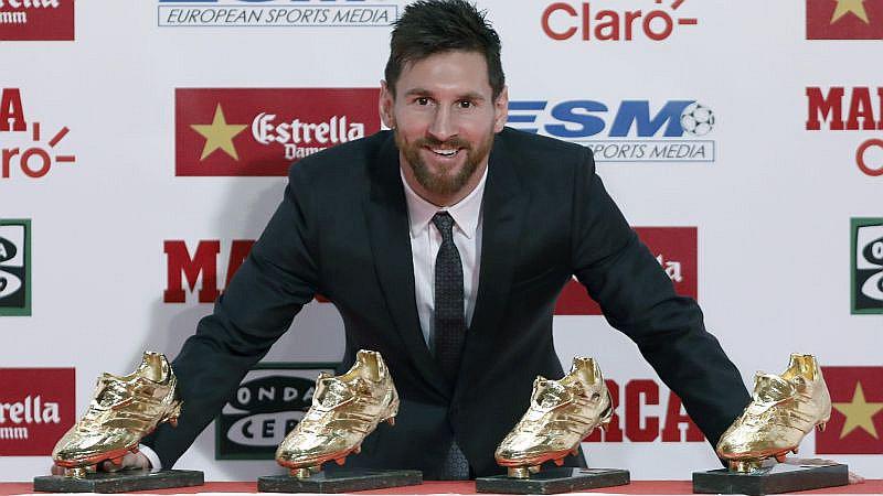 Lionel Messi recibe la Bota de Oro al ser el goleador del 2016-17 (VIDEO)