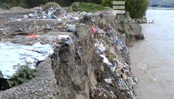 Peligro ecológico: Municipio arroja residuos sólidos al río Mantaro