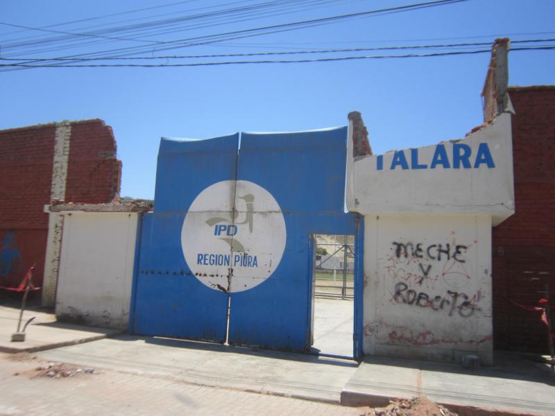 Volquete derrumba pared del estadio "Campeonísimo" de Talara