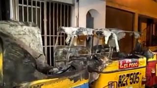 Delincuentes queman tres mototaxis en puerta de vivienda en San Juan de Miraflores (VIDEO)