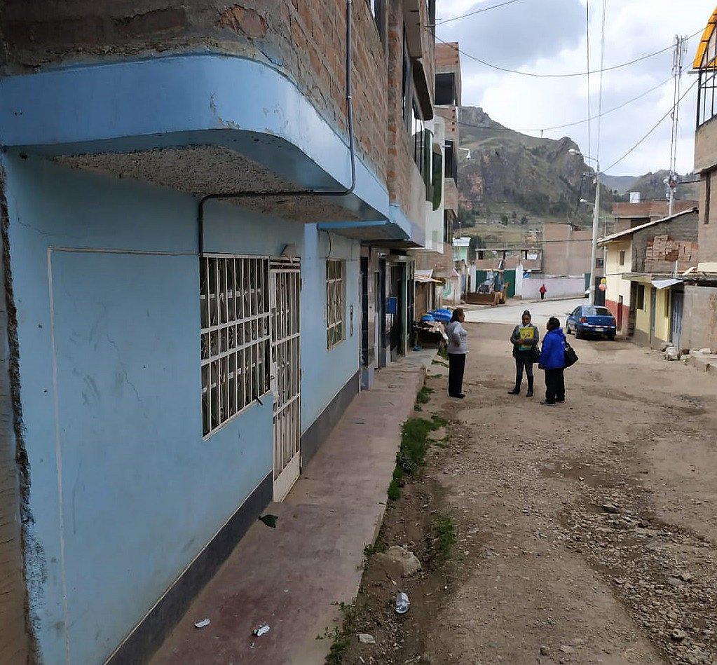 Por fuerte olor vecinos descubren cadáver en descomposición de un hombre 