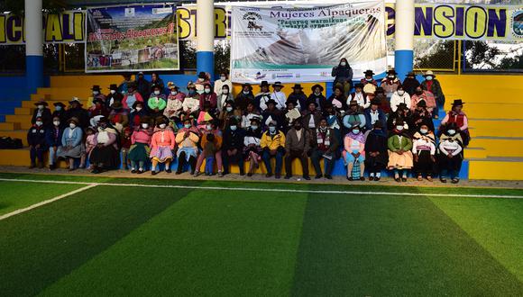 Encuentro Regional de Mujeres Alpaqueras organizada por la Federación Distrital de Mujeres Alpaqueras de Ccochaccasa (FEDIMUACC).