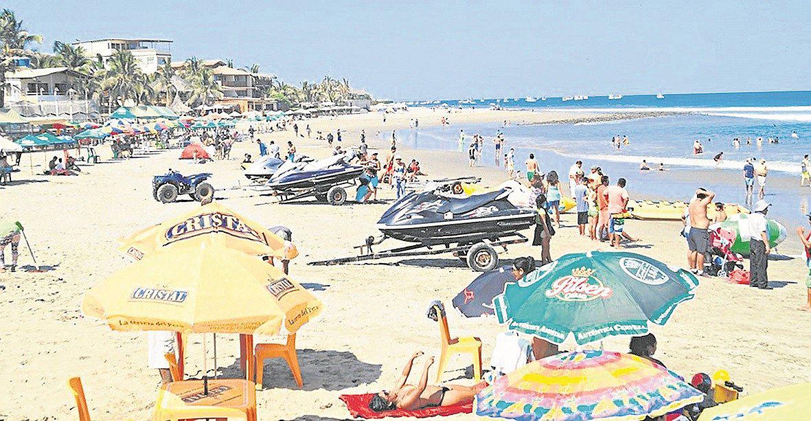 Playa de Máncora es la única del litoral piurano en condición de saludable