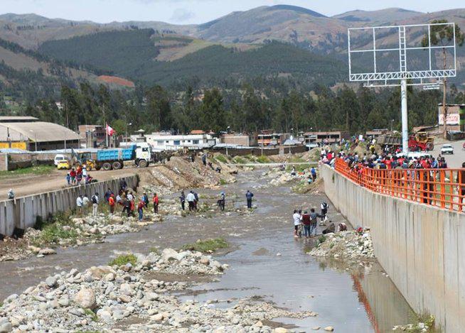 Vraem: realizan limpieza del río Apurimac