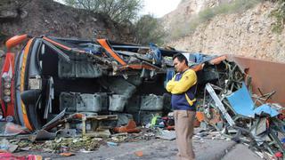 Trágico choque deja 12 muertos y más de 40 heridos