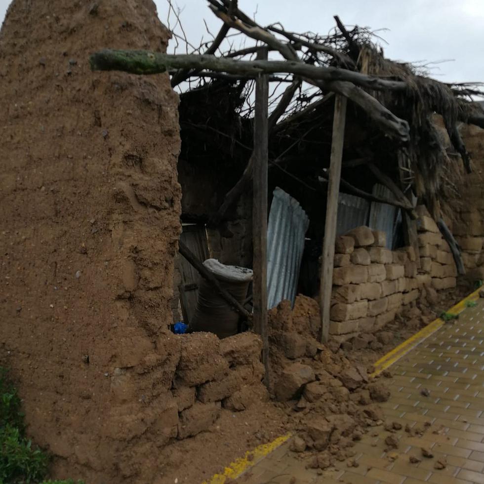 Huaicos y lluvias arrasan con puente, vías de comunicación y casas en distritos de Ilabaya y Estique