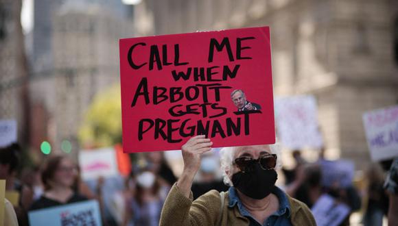 Un juez federal de EE. UU. Bloqueó temporalmente el 6 de octubre de 2021 una controvertida ley que prohíbe la mayoría de los abortos en el estado de Texas. (Foto: KENA BETANCUR / AFP)