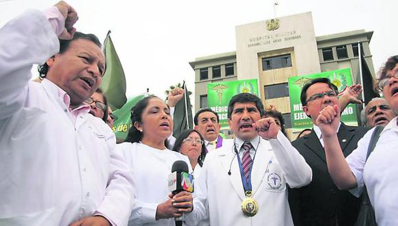 Médicos en huelga exigen renuncia de la ministra De Habich