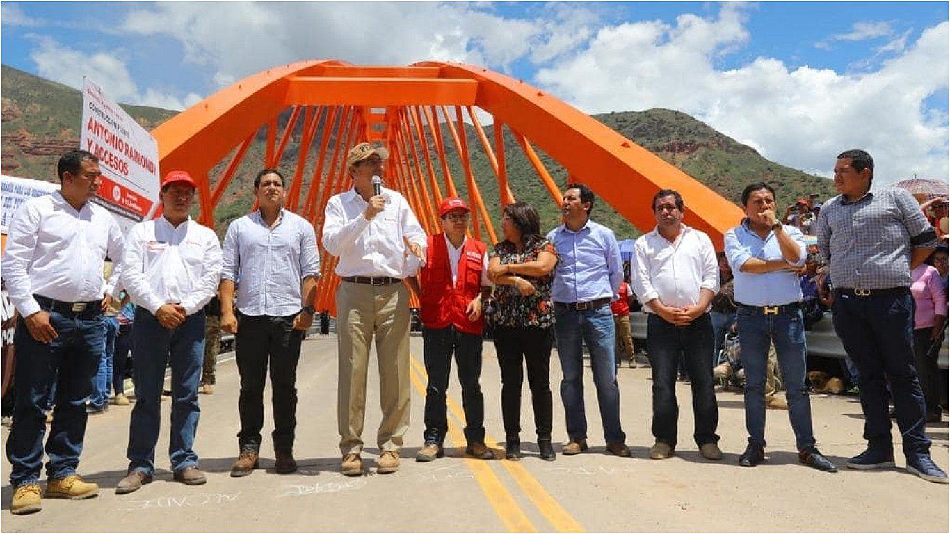 Martín Vizcarra inaugura puente que unirá las regiones de La Libertad y Áncash 