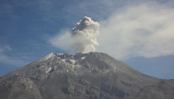 Moquegua: Volcán Ubinas registra una nueva explosión lanzando cenizas