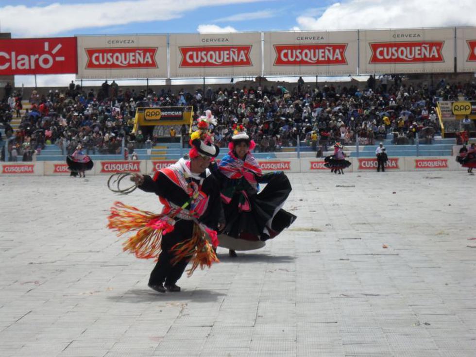 Fotos: Concurso de danzas autóctonas por la Virgen de La Candelaria