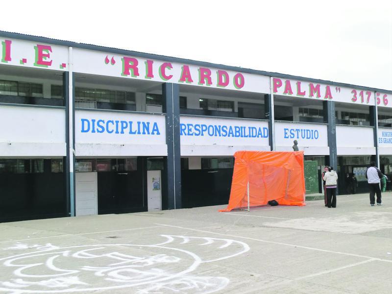 Servicios higiénicos colapsaron situación de colegio