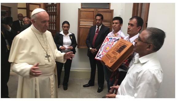 Papa Francisco recibe regalos elaborados por internos de penales del país (VIDEO)