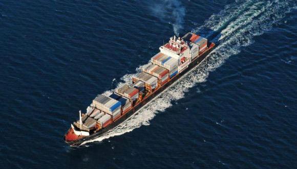 PE aprueba que los barcos que usen puertos de UE notifiquen emisiones de CO2