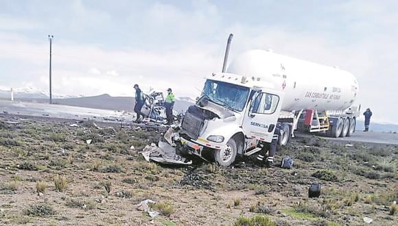 Accidente ocurrió en el sector de Imata. Tránsito en la vía Arequipa - Puno quedó restringido durante varias horas por el suceso. (Foto: Difusión)