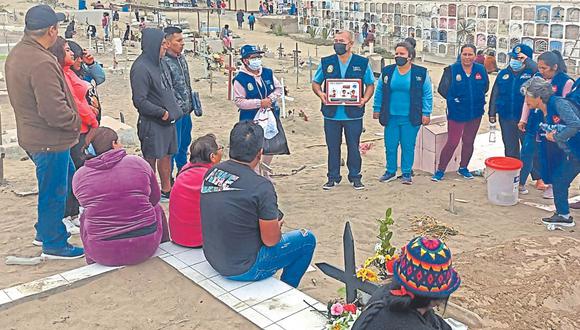 Brigadas de la Red de Salud Pacífico Norte y la comuna provincias realizan sesiones educativas en los cementerios de la ciudad para prevenir el mal.