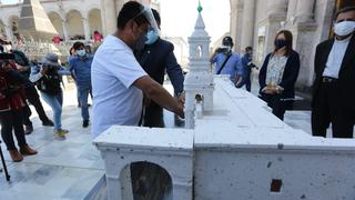 Presentan maqueta de la Catedral de Arequipa para personas invidentes