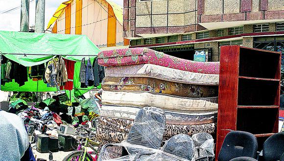 Colchones insalubres de segunda mano se venden en ferias de Huancayo