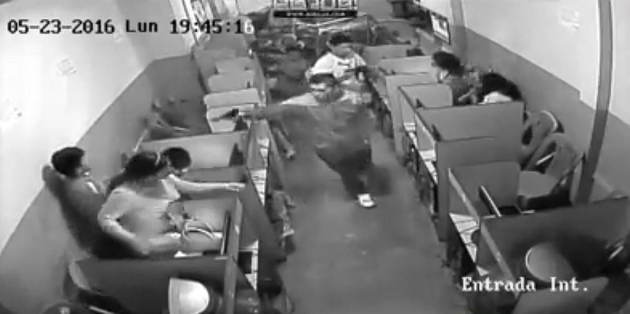 Sujetos armados roban en cabinas de internet