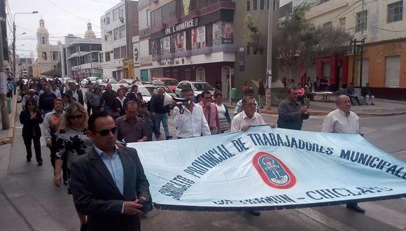 Trabajadores de la MPCh protestan por postergación de sus sueldos
