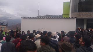 Pobladores toman el local municipal exigiendo rendición de cuentas al alcalde en Umari, Huánuco