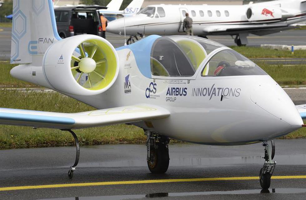 Presentan el prototipo del primer avión eléctrico con fines comerciales (FOTOS)