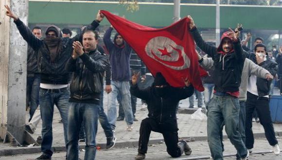 Túnez: Enfrentamientos en manifestación dejan 100 heridos