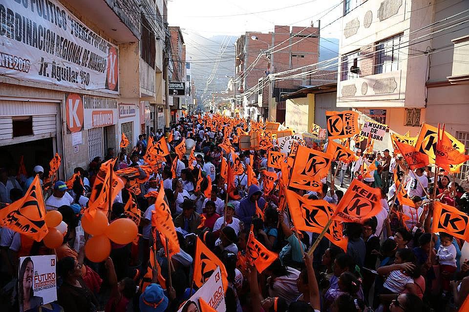 ​Esposo de Karina Beteta comprometido en firmas falsas de Fuerza Popular 