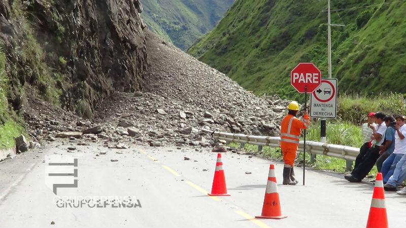 Continúan deslizamientos en vía a la Selva Central