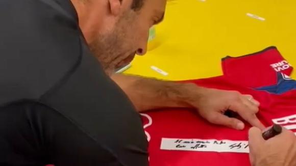 Pedro Gallese recibió camiseta autografiada por Gianluigi Buffon. (Foto: IG Pedro Gallese)