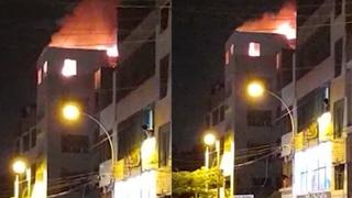 SMP: incendio arrasó con sexto piso de edificio por caída de bombarda | VIDEO