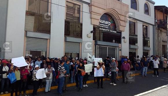 Pobladores protestan en Sunarp por la entrega de títulos a segundos invasores